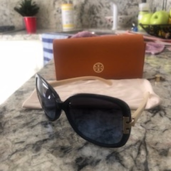 Tory Burch Women\'s Sunglasses main image 2
